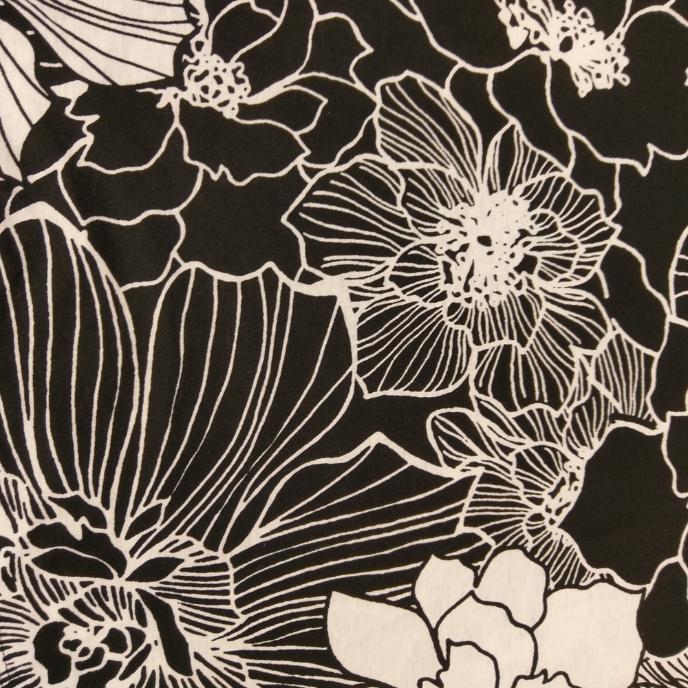 🌺LulaRoe Black/White Floral Design Perfect - Picture 3 of 7
